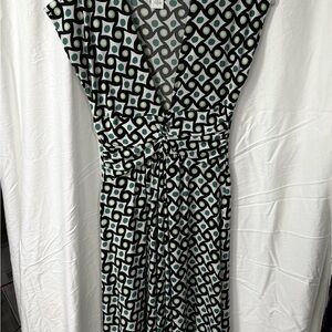 Chic Black and White Geometric Maxi Dress